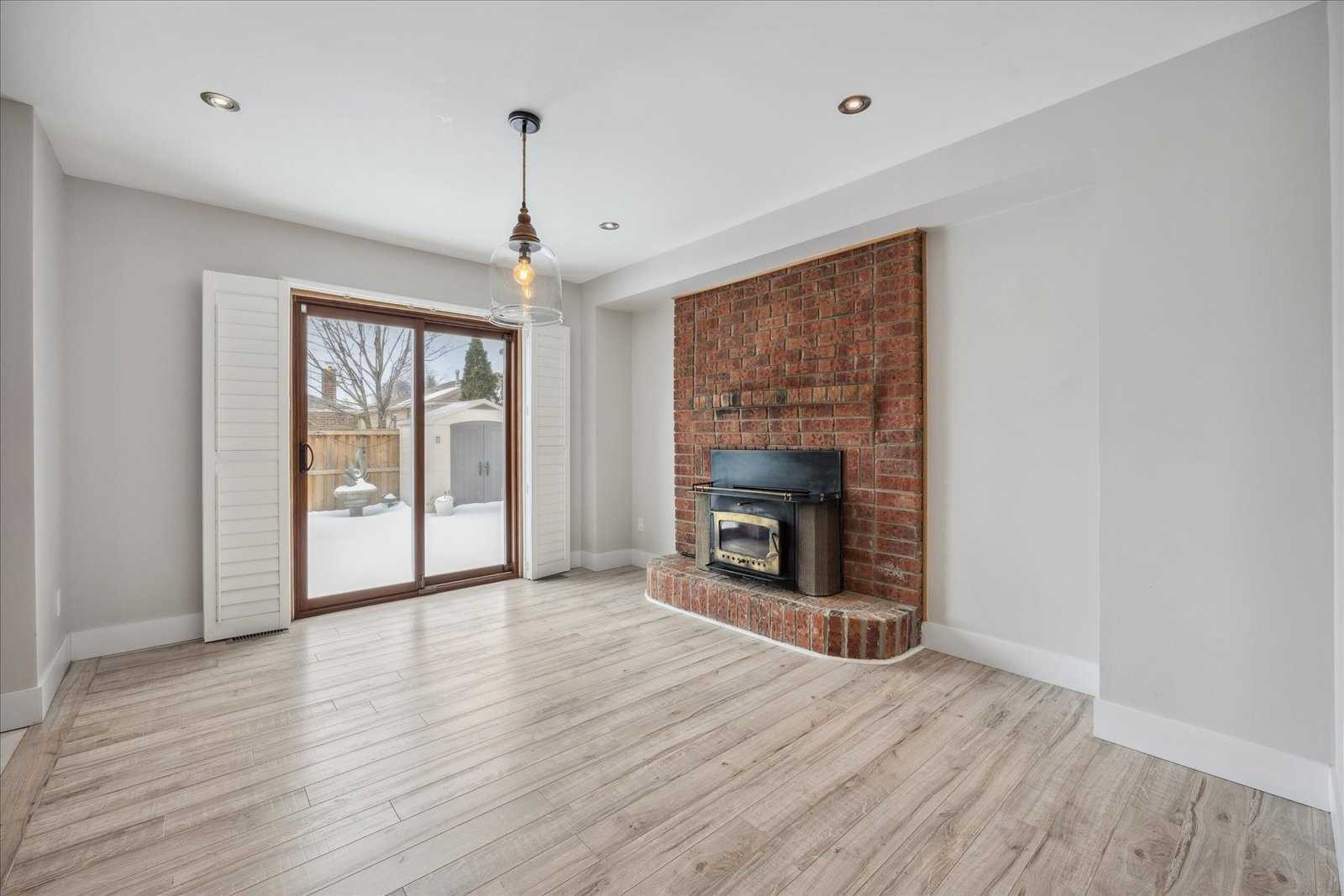 234 Billings Cres