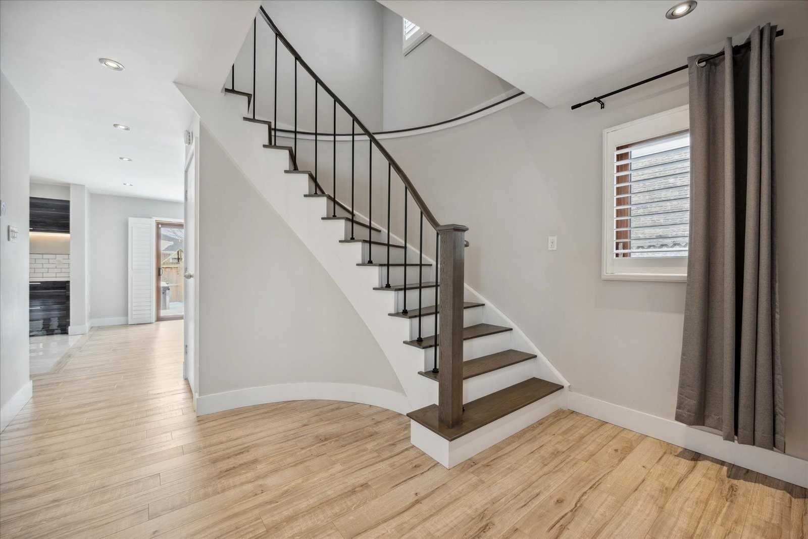 234 Billings Cres