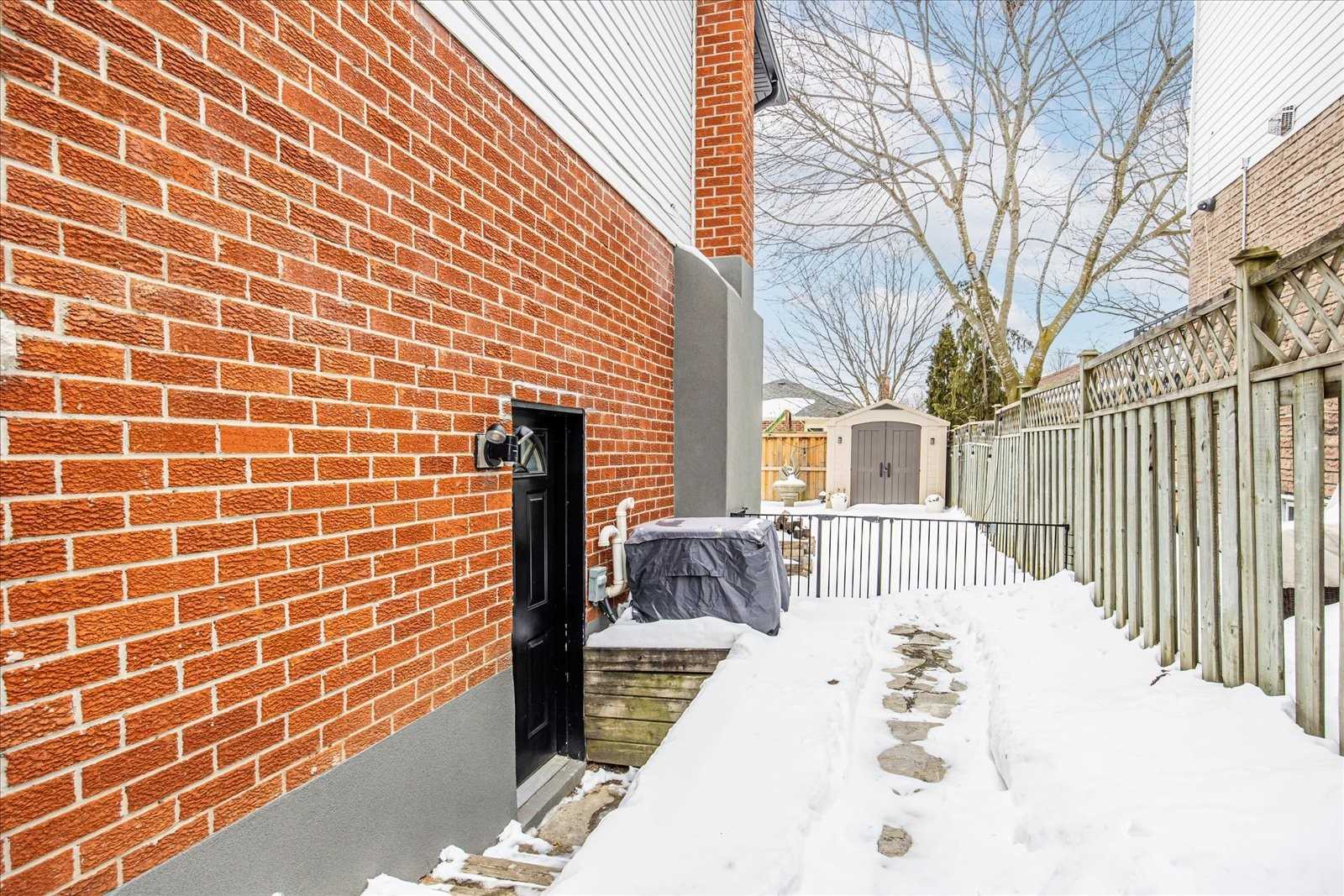 234 Billings Crescent
