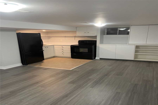81 Lawrence Ave, Richmond Hill