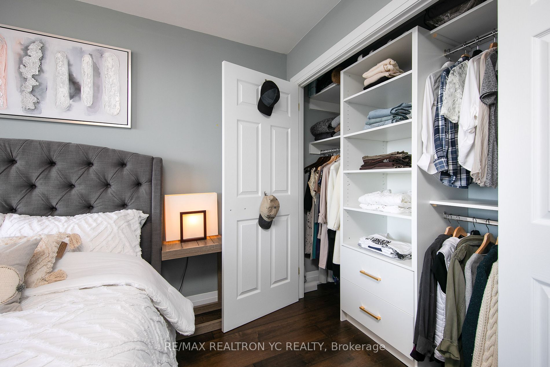 8111 Yonge St, #1712