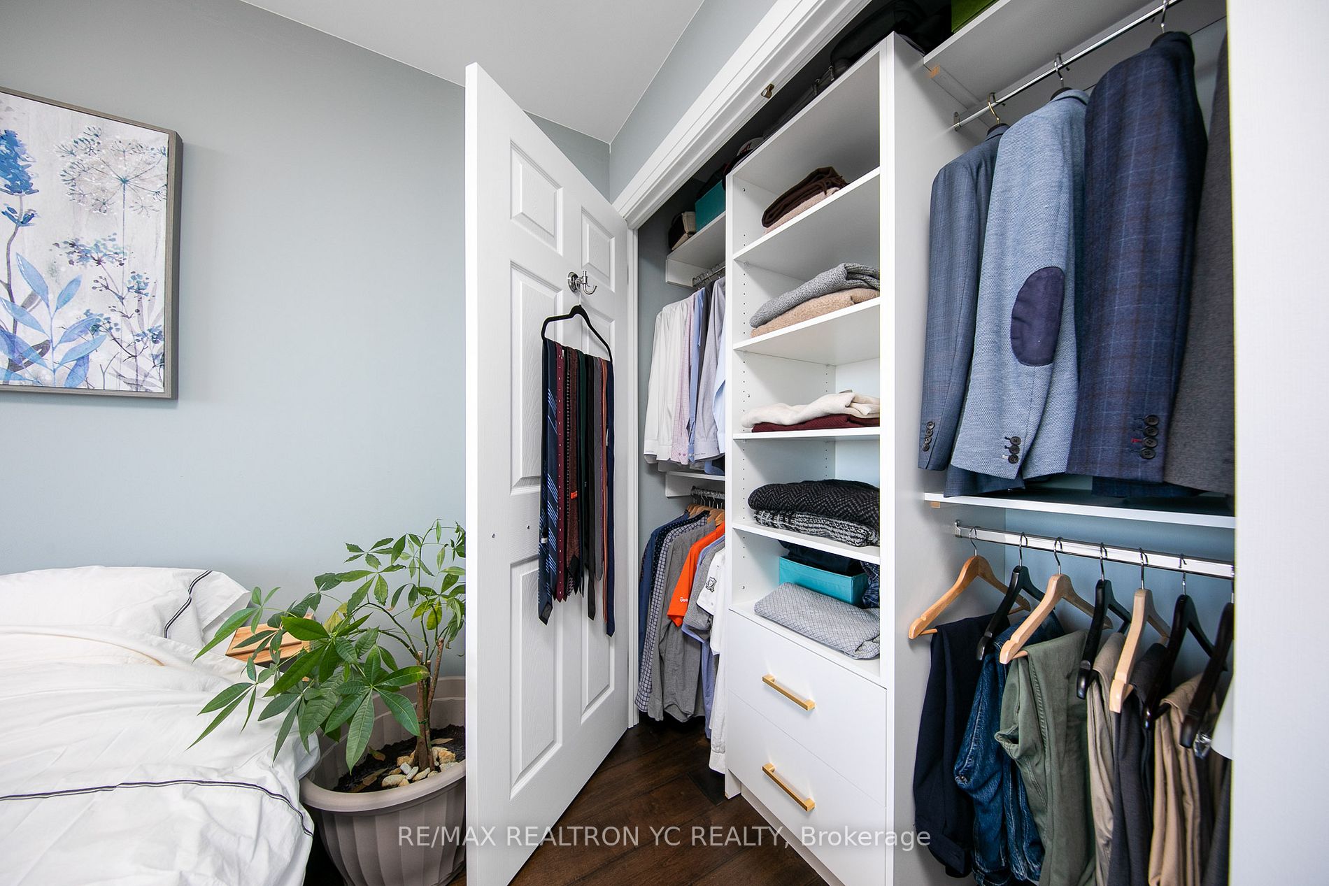 8111 Yonge St, #1712
