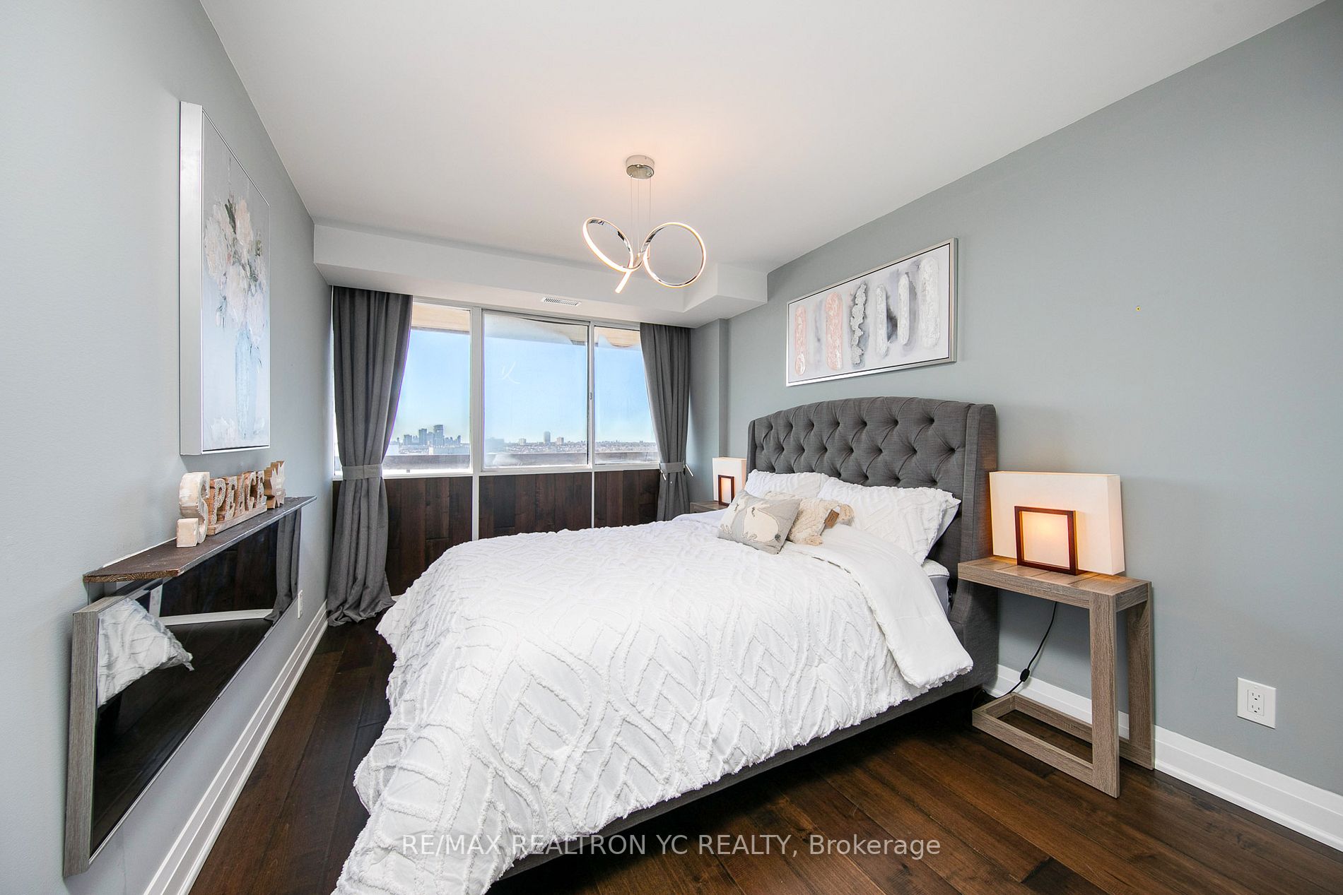 8111 Yonge St, #1712
