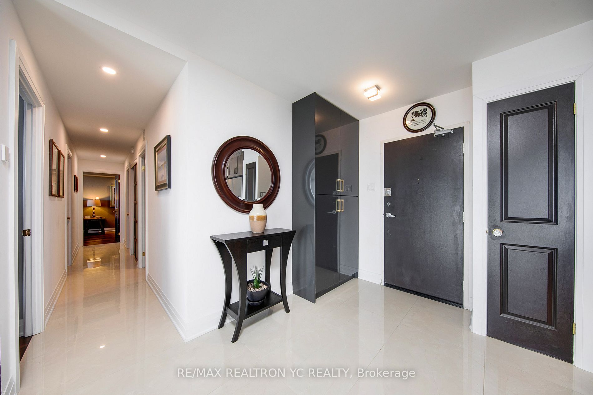 8111 Yonge St, #1712