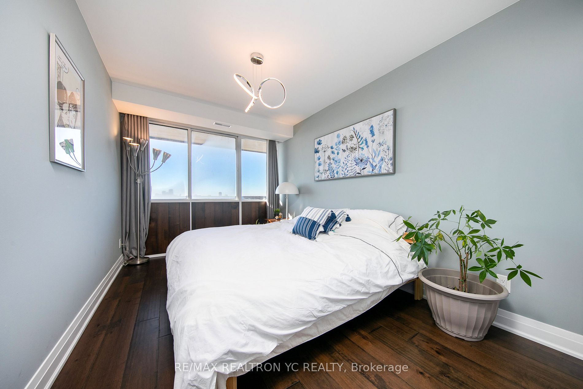 8111 Yonge St, #1712