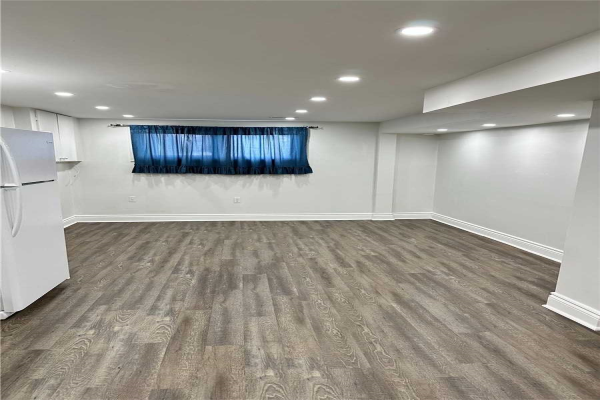 556 The Queensway South, Georgina