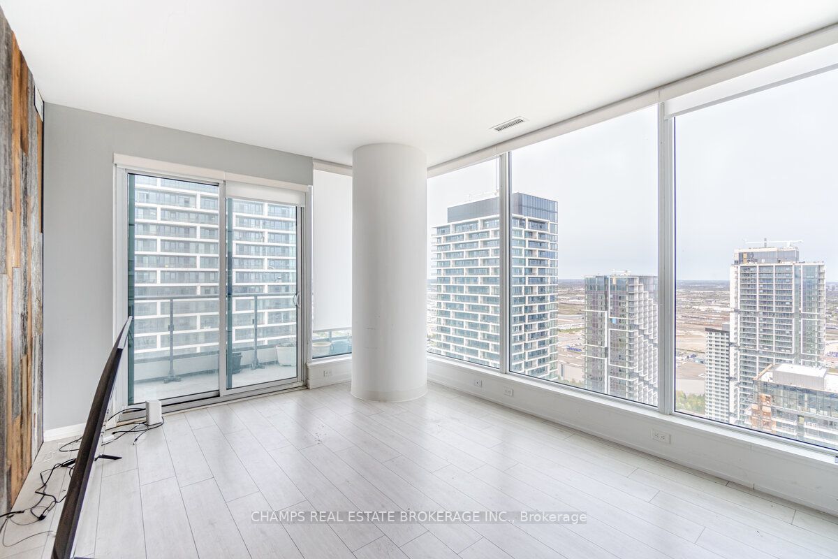 5 BUTTERMILL Avenue #5702