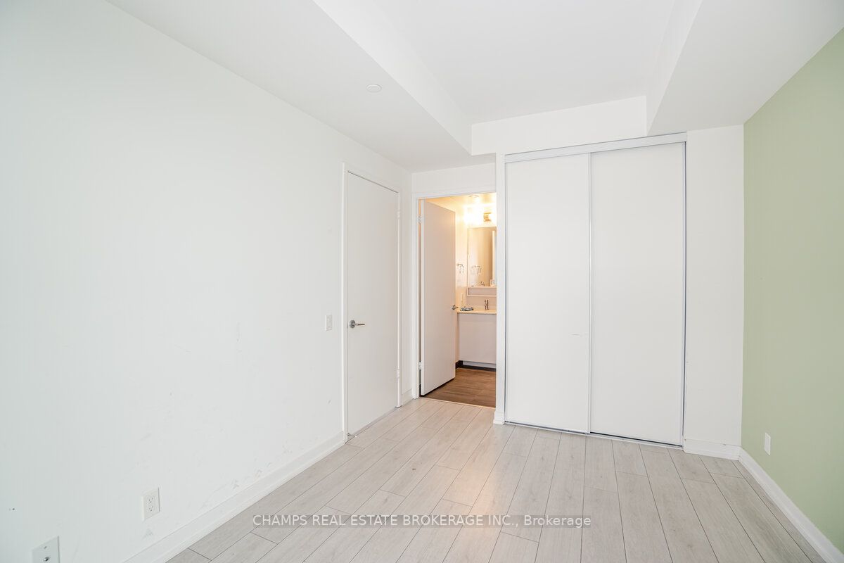 5 BUTTERMILL Avenue #5702