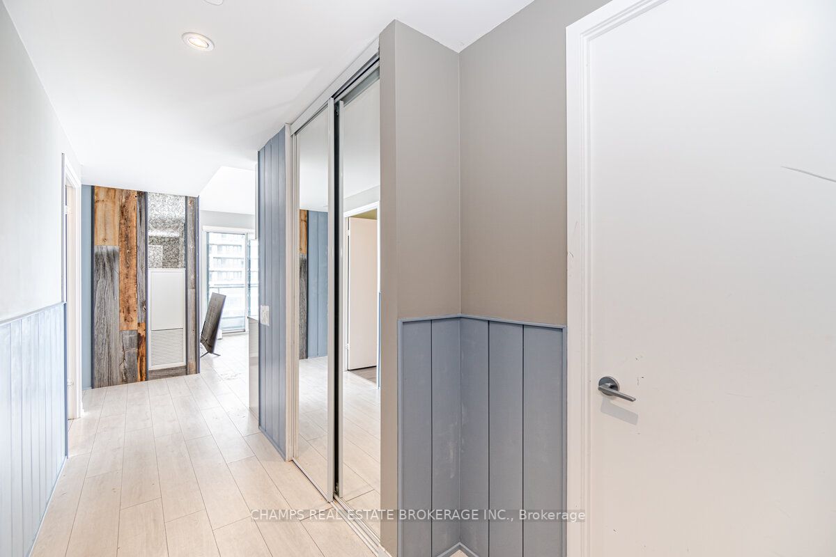 5 BUTTERMILL Avenue #5702