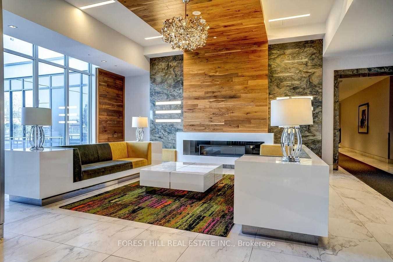 7900 Bathurst St, #327