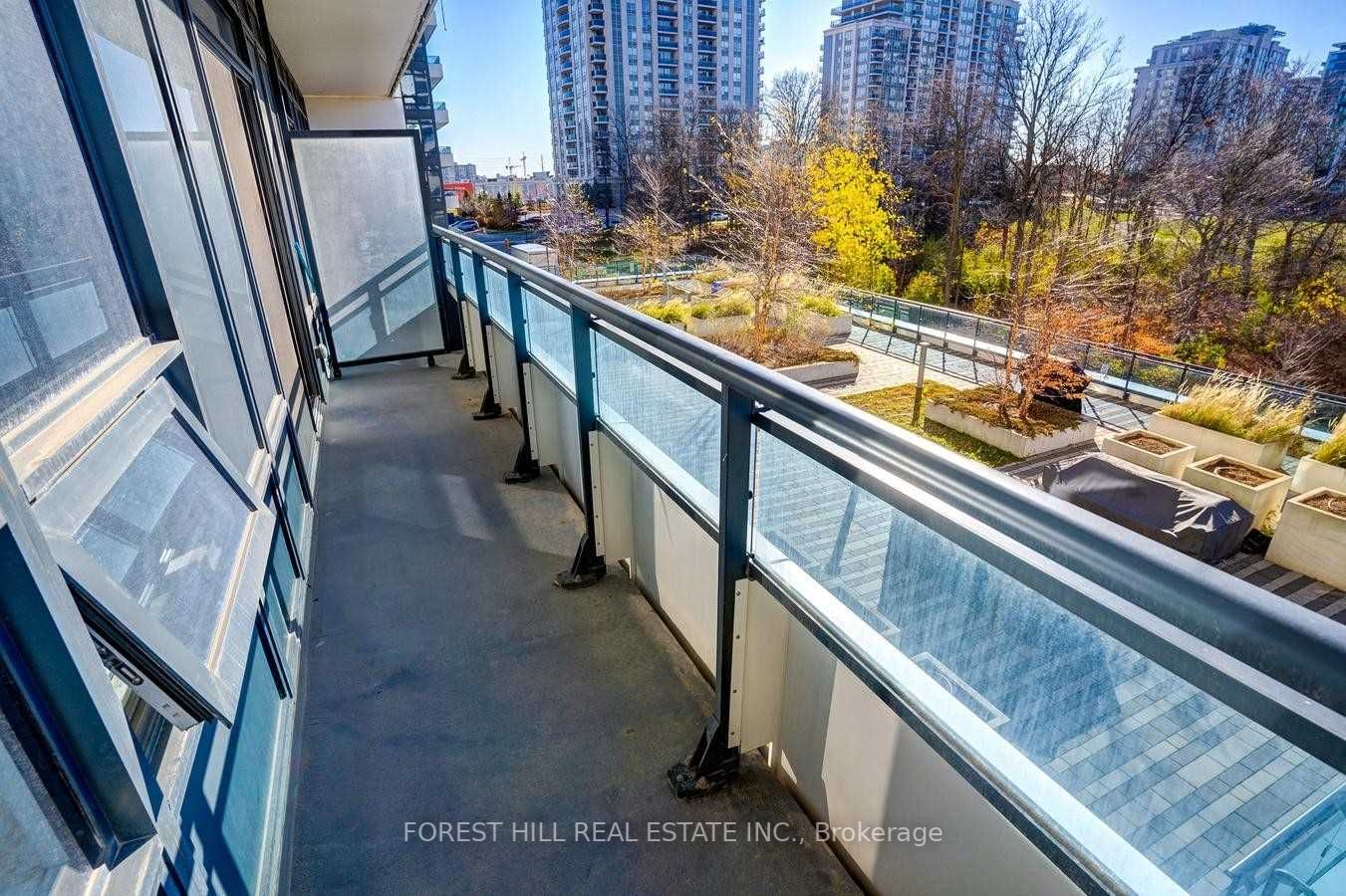 7900 Bathurst St, #327