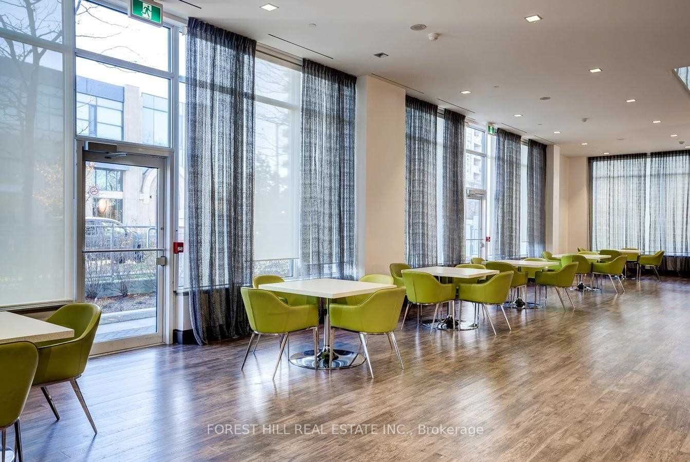 7900 Bathurst St, #327
