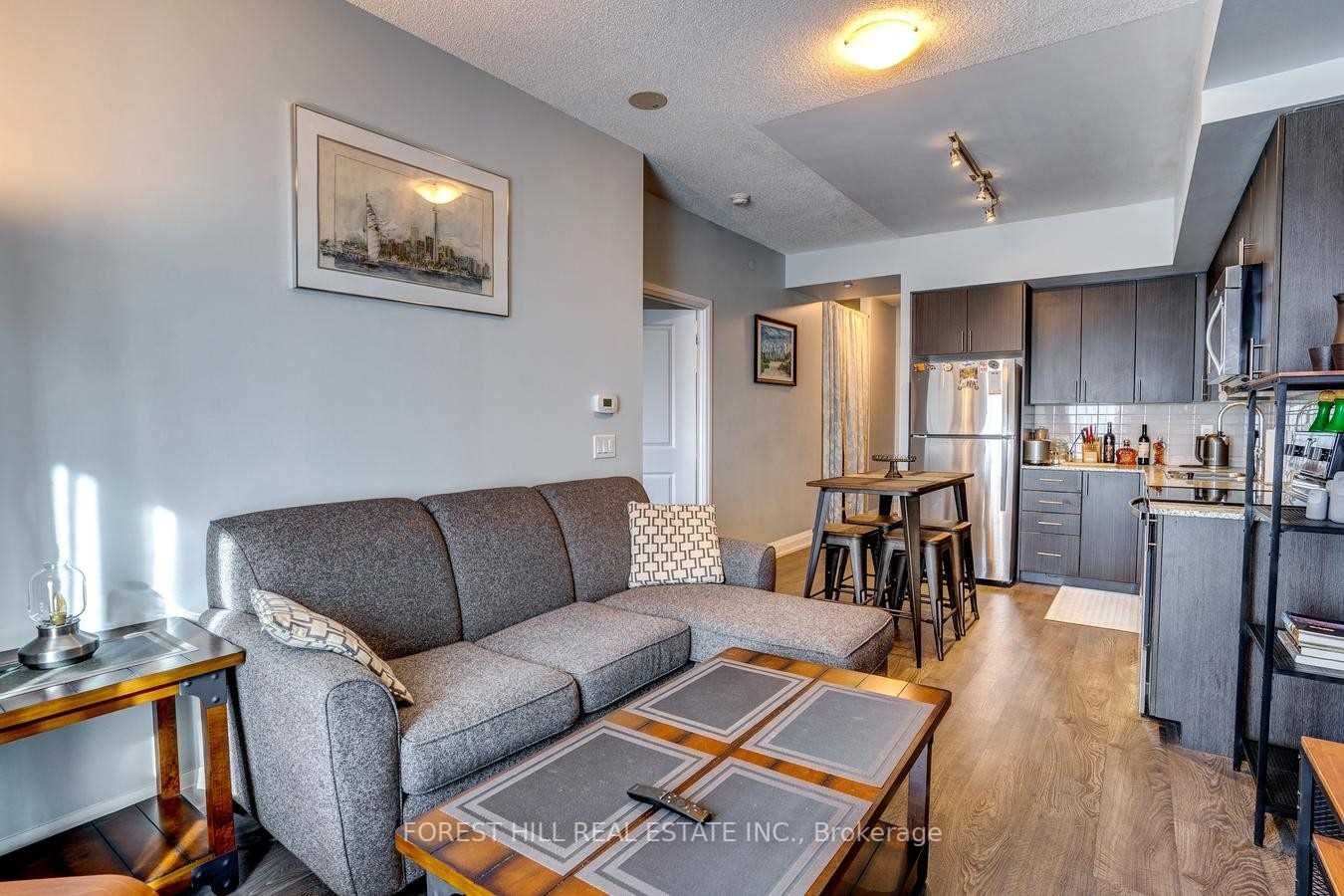 7900 Bathurst St, #327