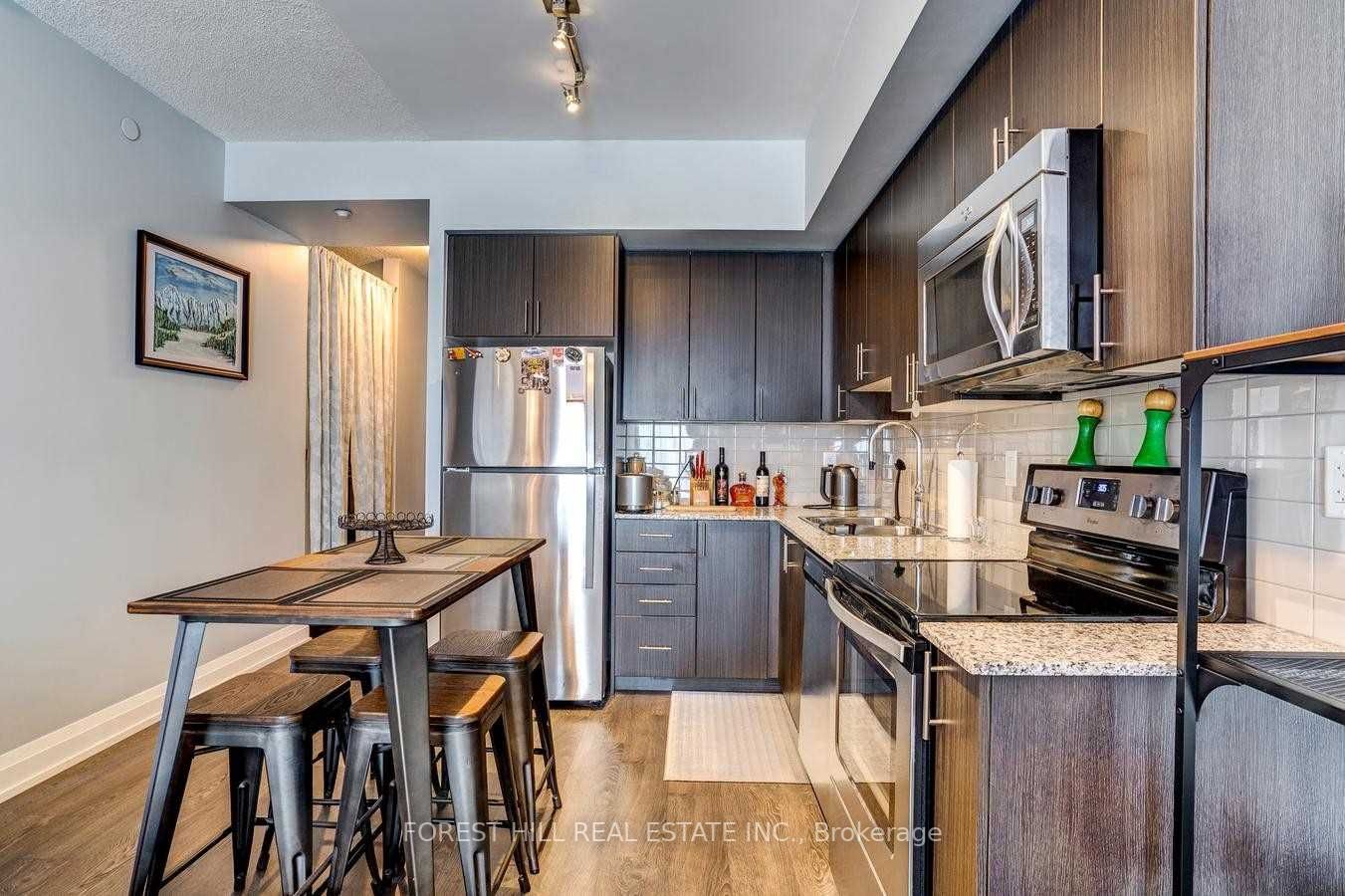 7900 Bathurst St, #327