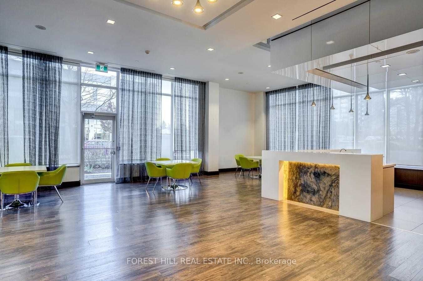 7900 Bathurst St, #327