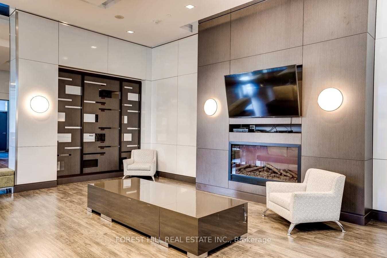 7900 Bathurst St, #327