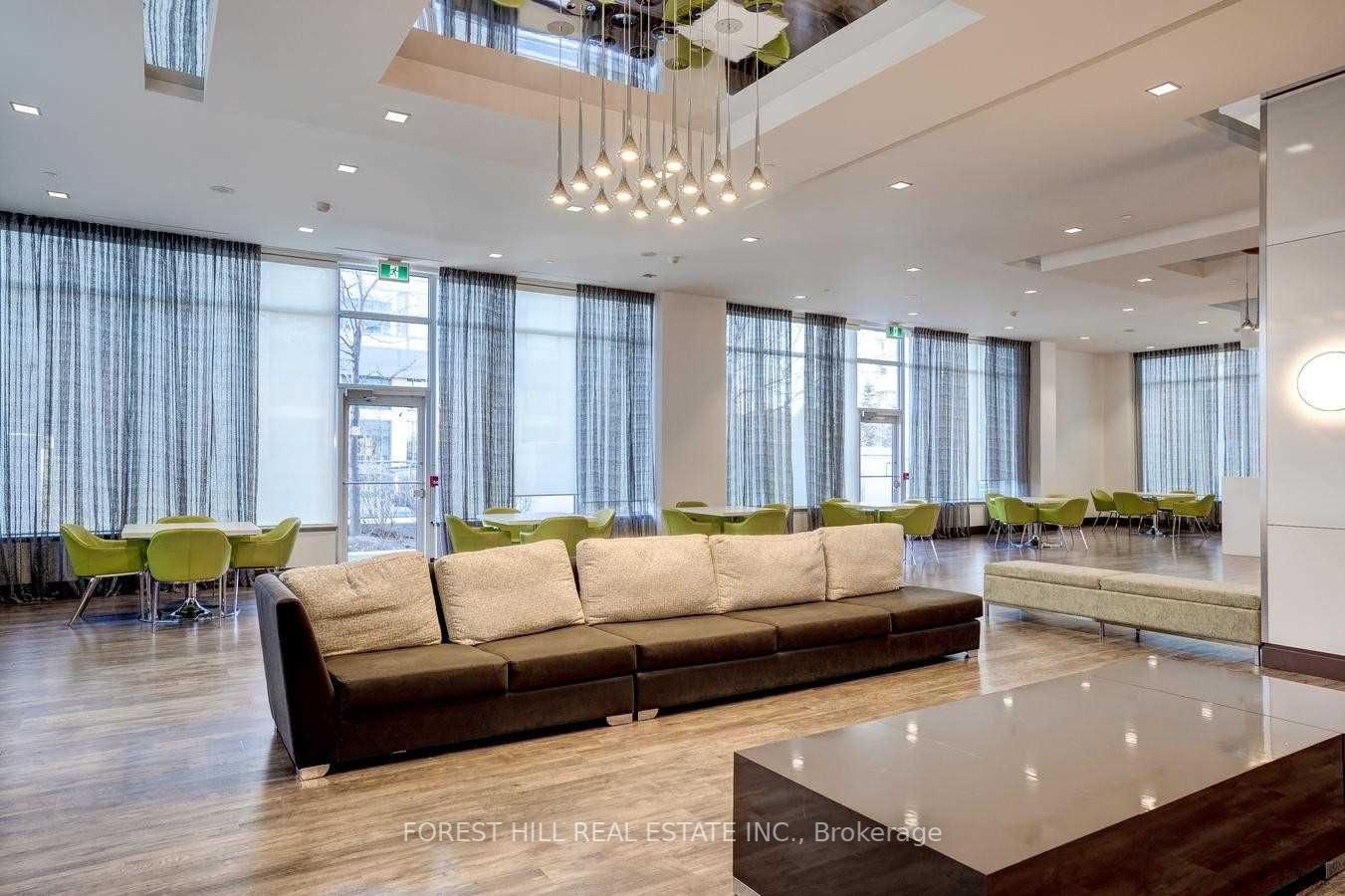 7900 Bathurst St, #327