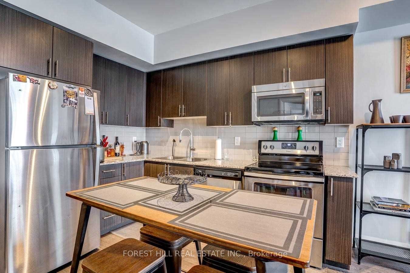 7900 Bathurst St, #327