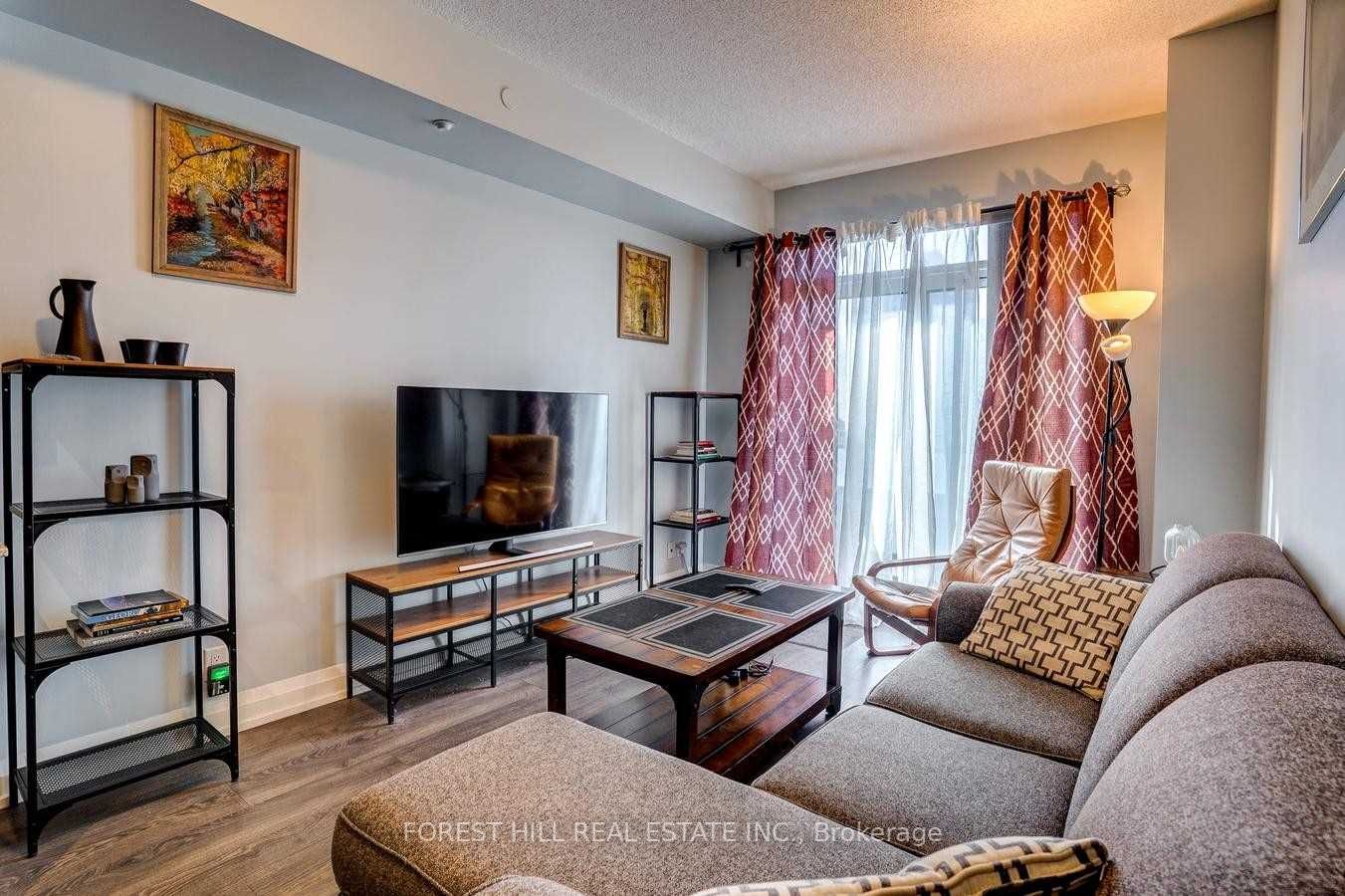 7900 Bathurst St, #327