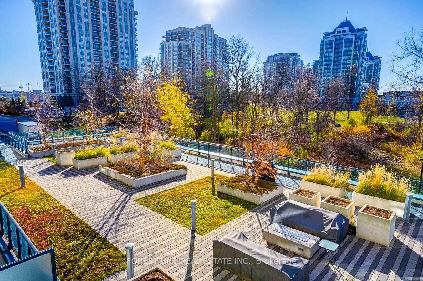 7900 Bathurst St, #327