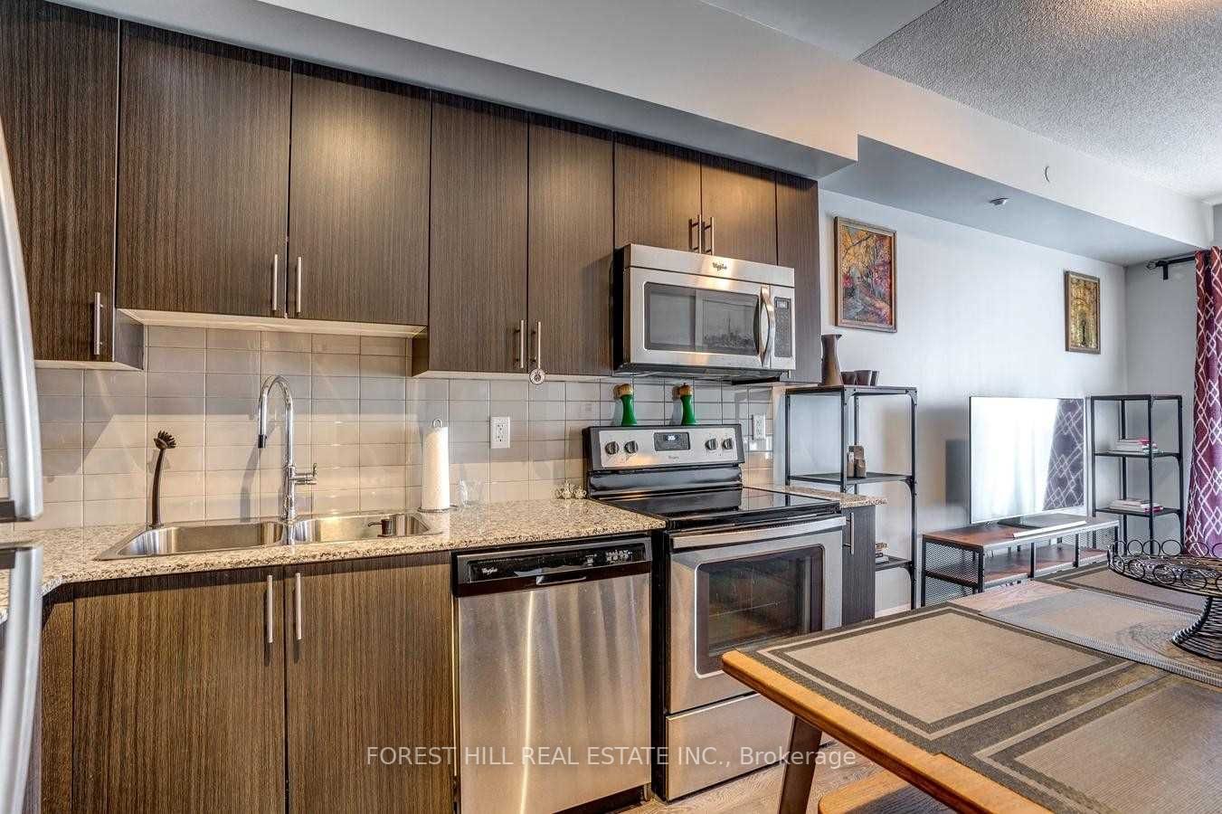 7900 Bathurst St, #327
