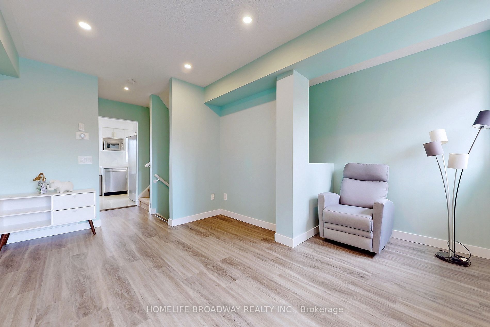23 Bethune Way, #17