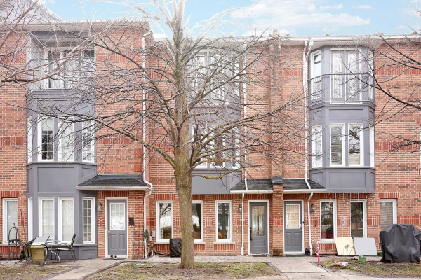 151 Townsgate Dr, Vaughan