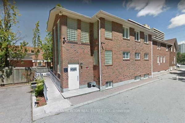 8054 Yonge St, Vaughan