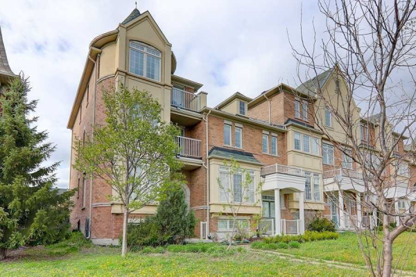 47 Zokol Dr, Aurora