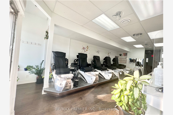 7715 Yonge St, Markham