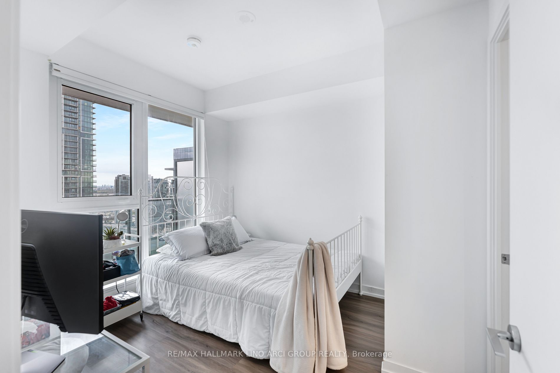950 Portage Pkwy, #3905