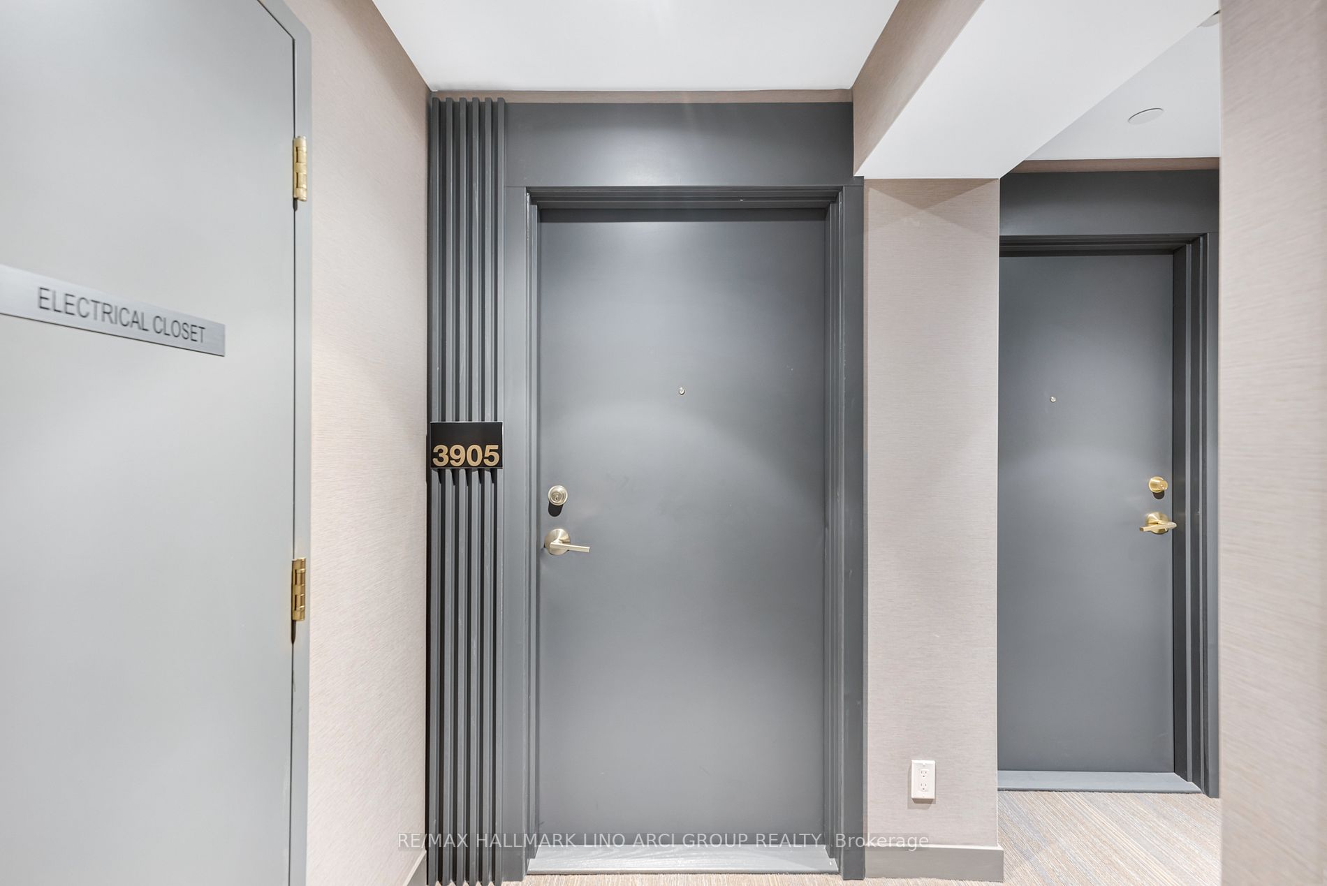 950 Portage Pkwy, #3905