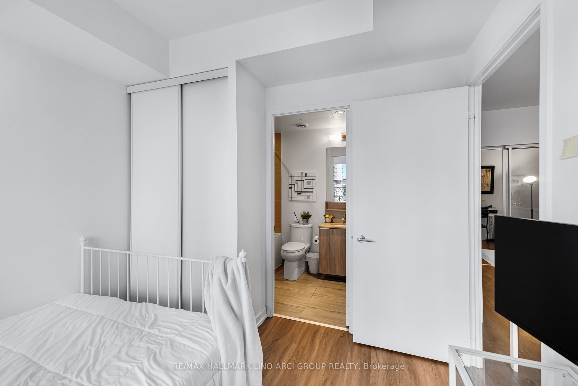950 Portage Pkwy, #3905