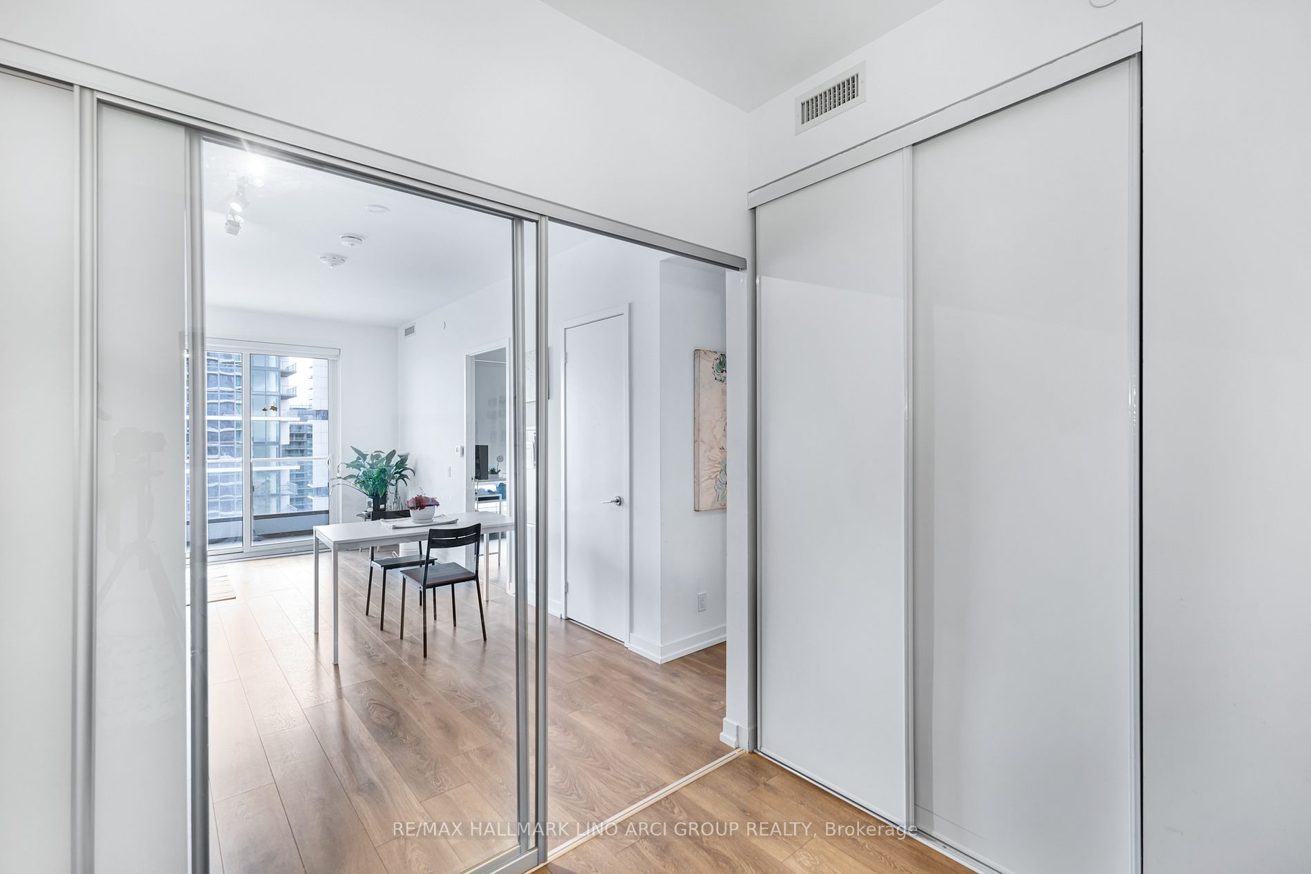 950 Portage Pkwy, #3905