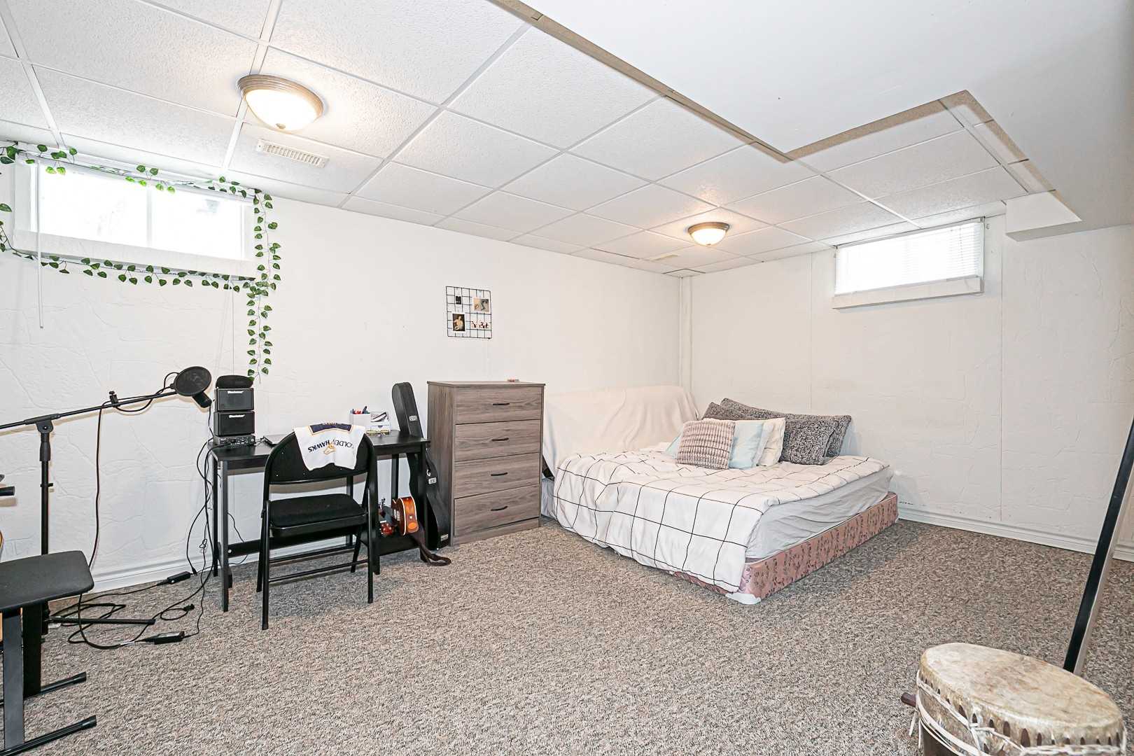 60 Hillview Drive
