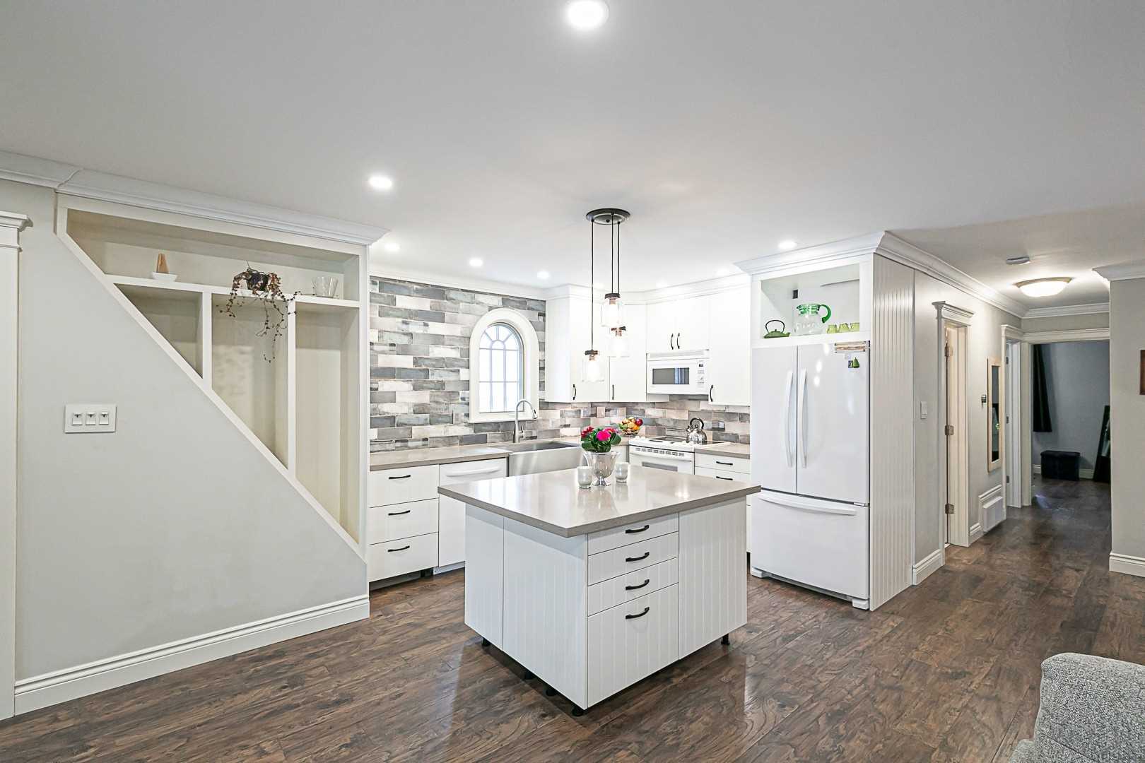 60 Hillview Drive