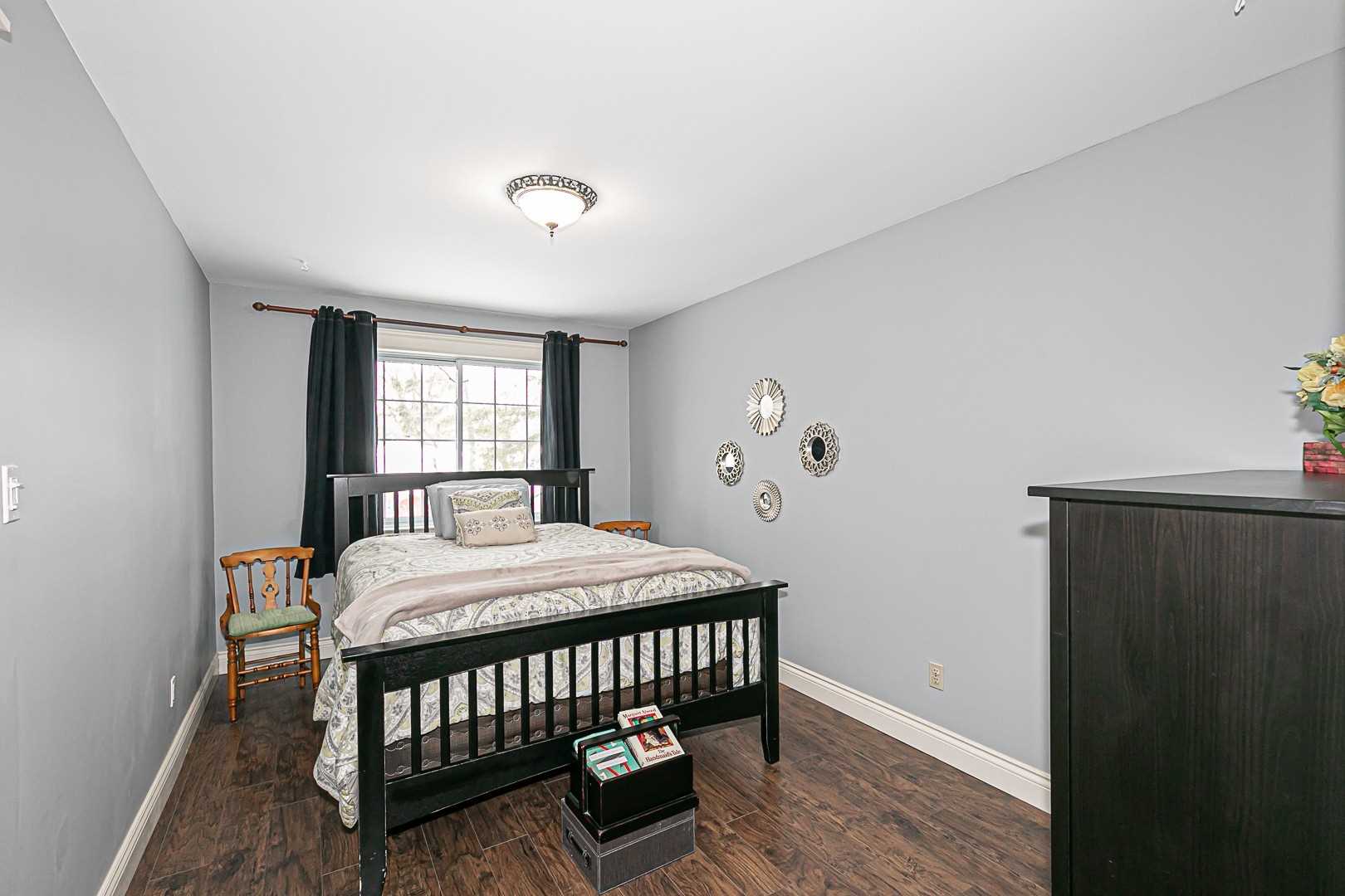 60 Hillview Drive
