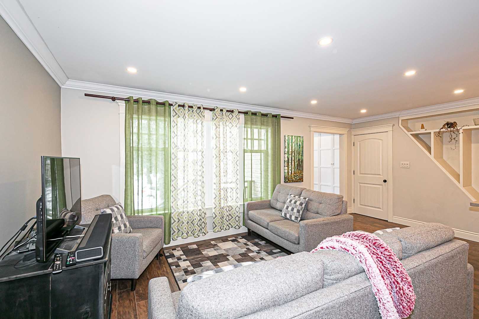 60 Hillview Drive