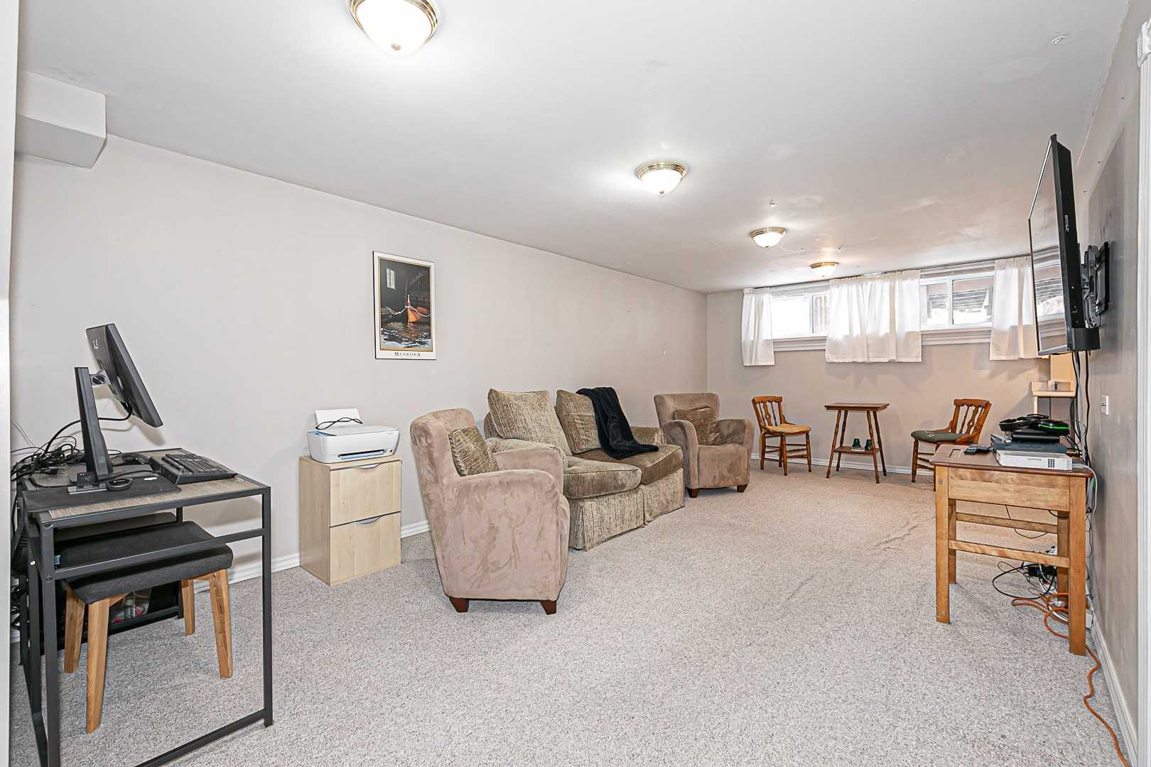60 Hillview Drive