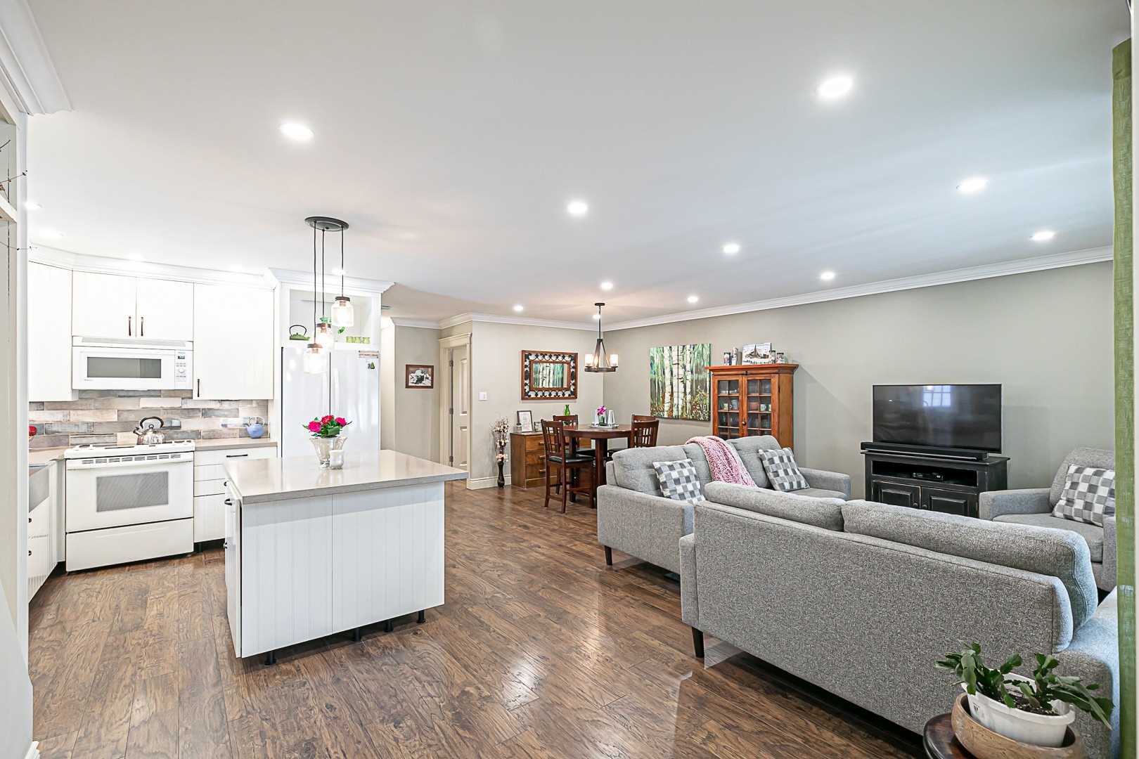 60 Hillview Drive