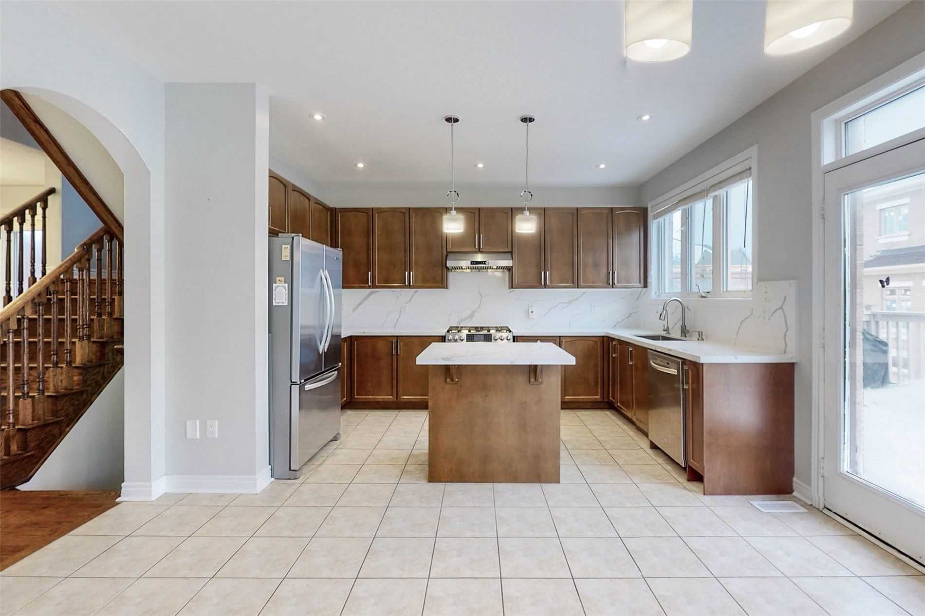 90 Maplebank Cres