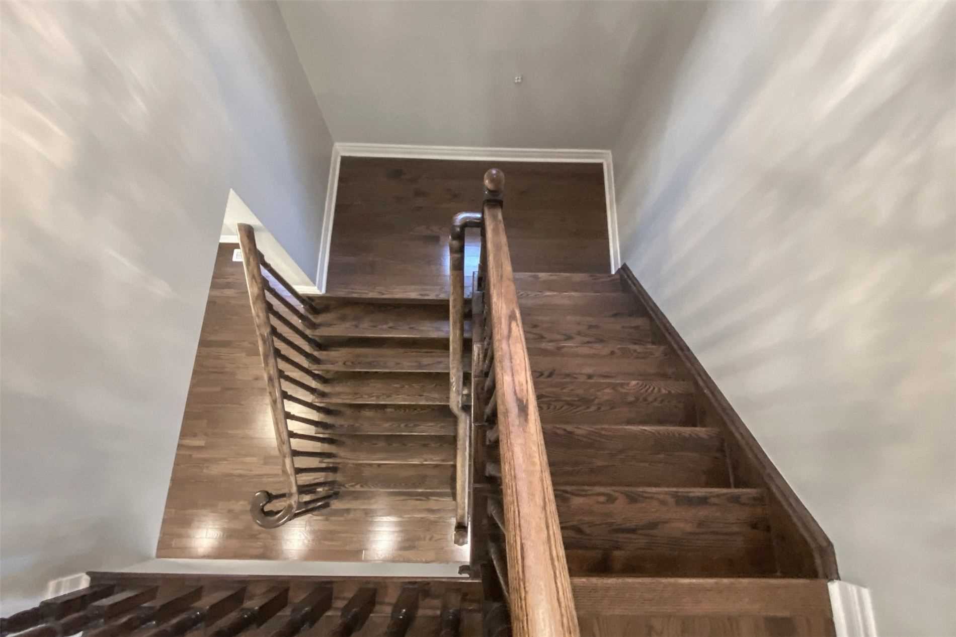 90 Maplebank Cres