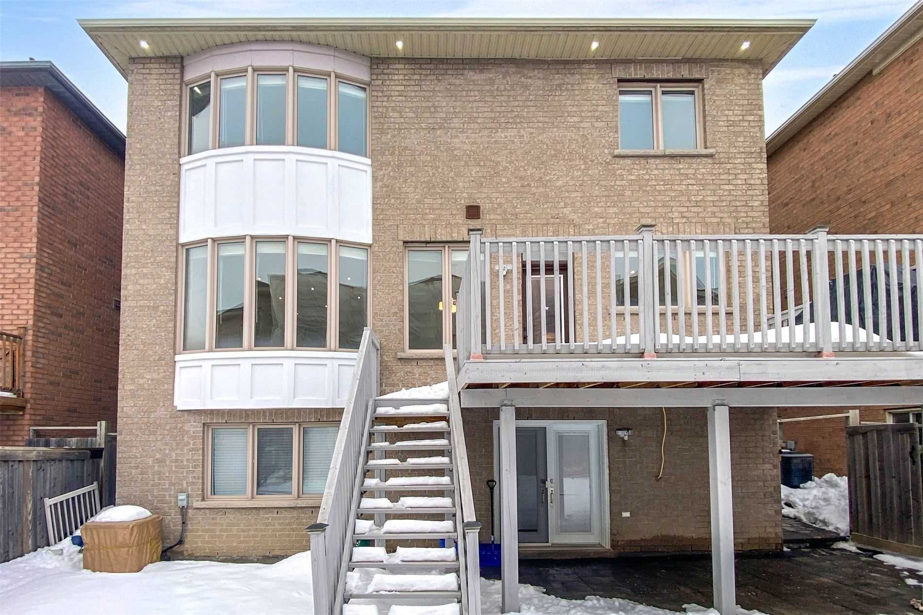 90 Maplebank Cres
