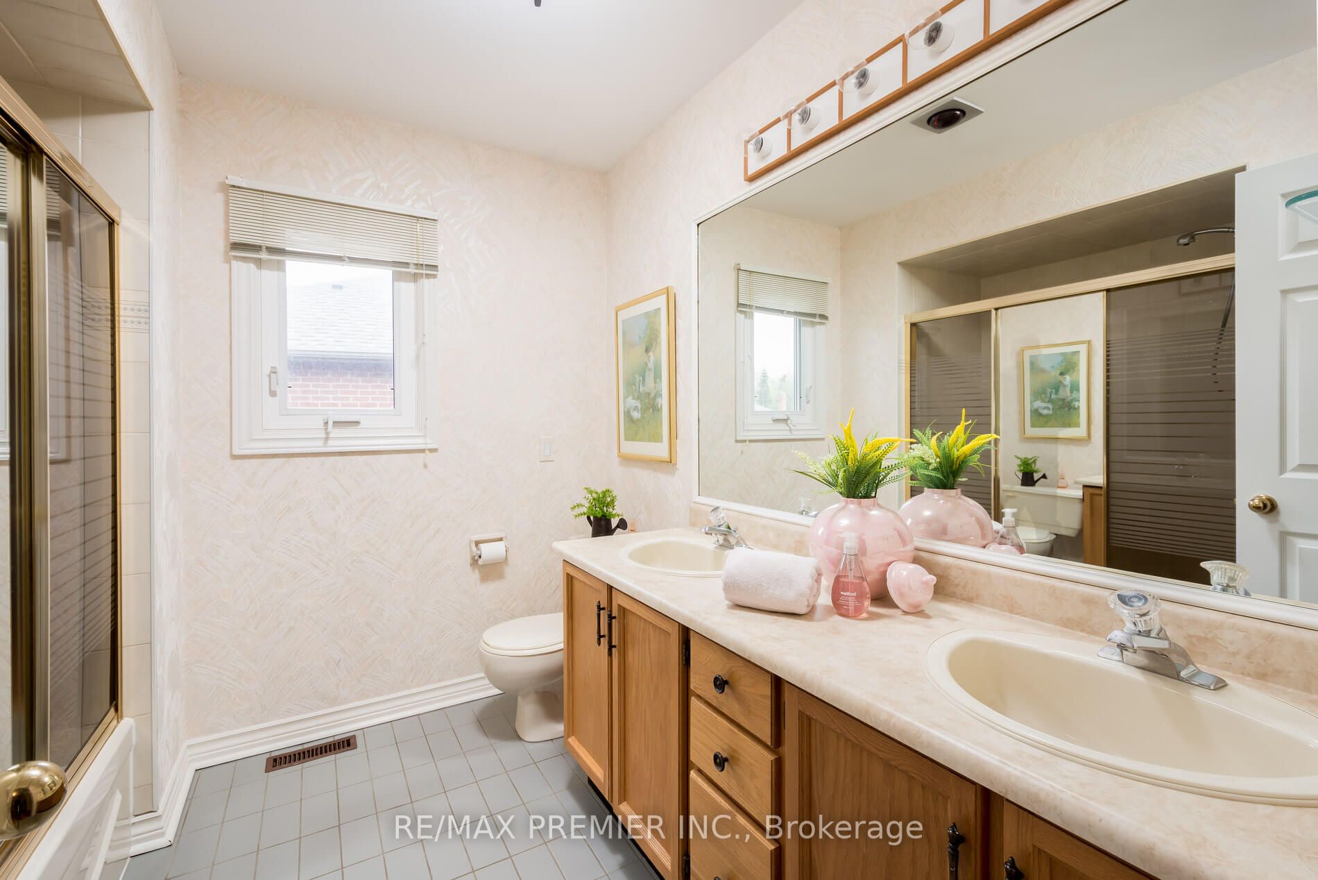 18 Squire Graham Lane