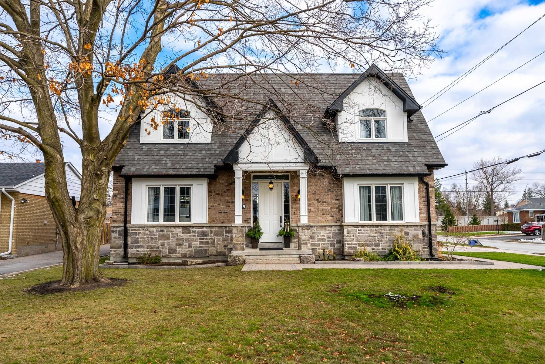 Listing N5951885 - Large Photo # 1