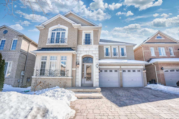 27 Dinsdale Dr, Vaughan