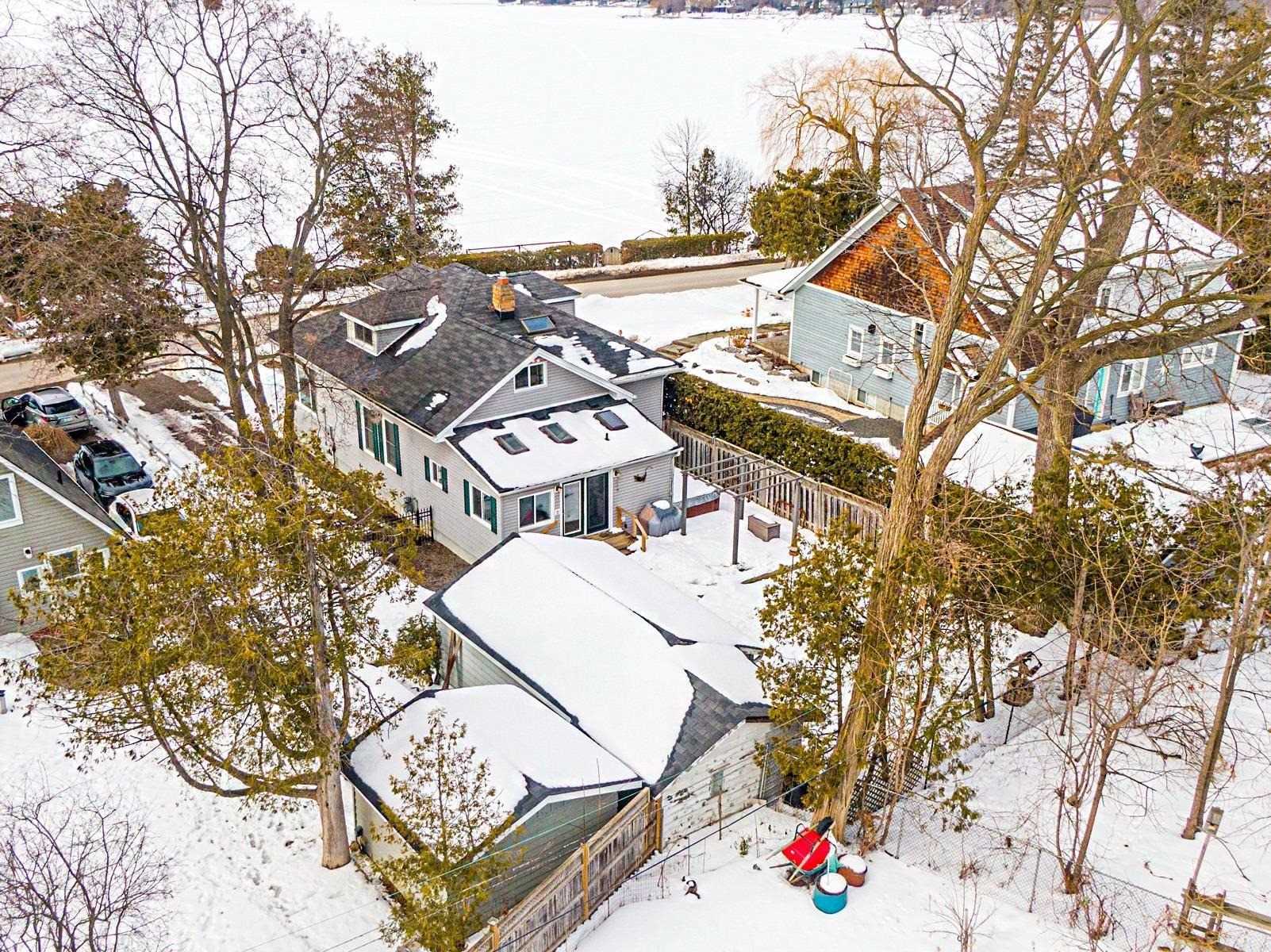 305 Lake Dr N, Georgina