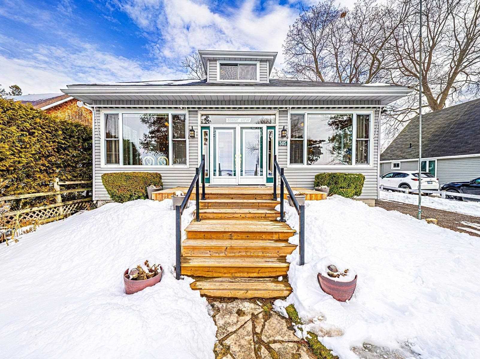 305 Lake Dr N, Georgina