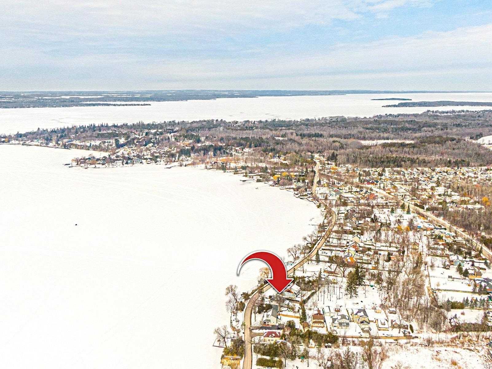 305 Lake Dr N, Georgina