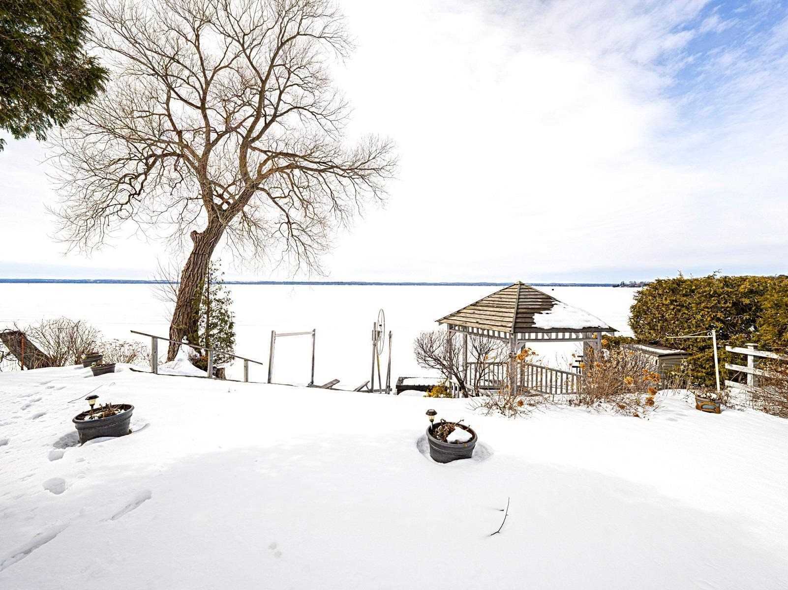 305 Lake Dr N, Georgina